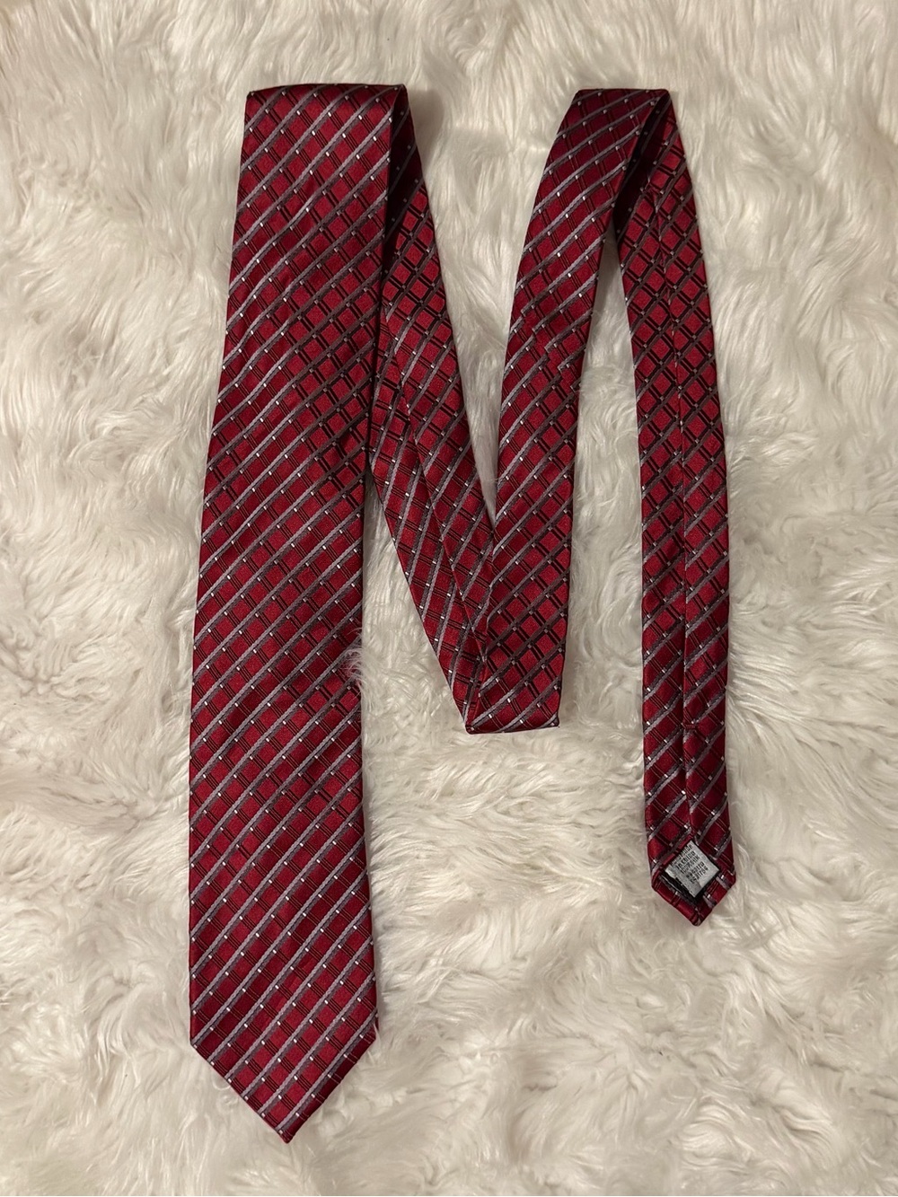 Geoffrey Beene Men's Red Patterned Silk Tie - Classic Formal Style